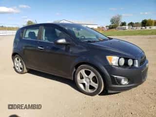 2015 Chevrolet Sonic LTZ with VIN 1G1JE6SB9F4109526, listed as a Copart auction lot 85760435 with 155,591 mi miles and Clean title. Bid and sale history available at DreamBid. Image 4.
