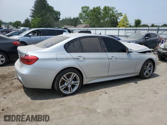 2018 BMW 3 Series 330i xDrive z VIN WBA8D9G55JNU71141, wystawiony jako Copart lot #58625265 z przebiegiem 41 648 mil mil oraz Nie do naprawy • Non repairable. Historia ofert i sprzedaży dostępna na DreamBid. Obrazek 3.