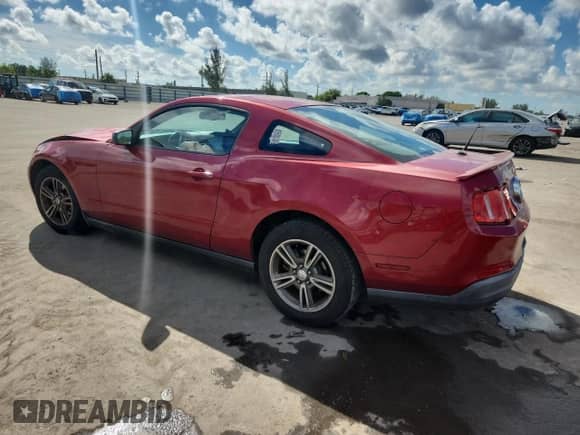 2010 Ford Mustang V6 с VIN 1ZVBP8AN1A5176585, выставлен на аукционе Copart как лот 83781375 с пробегом 94 974 миль миль и На запчасти • Non repairable. История ставок и продаж доступна на DreamBid. Изображение 2.