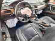 2007 BMW 3 Series 328i z VIN WBAWL13507PX16720, wystawiony jako Copart lot #68773895 z przebiegiem 91 223 mil mil oraz Szkoda całkowita • Salvage title. Historia ofert i sprzedaży dostępna na DreamBid. Obrazek 8.