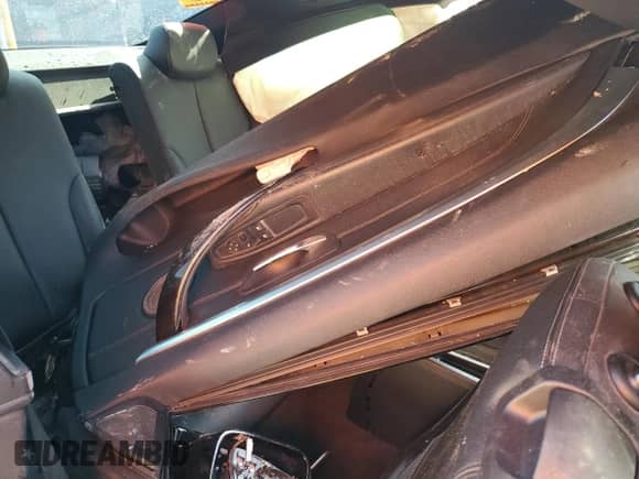 2018 BMW 4 Series 430i z VIN WBA4W3C59JAE99482, wystawiony jako Copart lot #57330685 z przebiegiem Nie podano mil oraz Nie do naprawy • Non repairable. Historia ofert i sprzedaży dostępna na DreamBid. Obrazek 10.