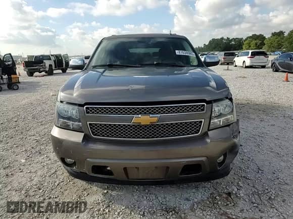 2014 Chevrolet Suburban LTZ z VIN 1GNSCKE04ER208476, wystawiony jako Copart lot #81630985 z przebiegiem 97 425 mil mil oraz Czysty tytuł • Clean title. Historia ofert i sprzedaży dostępna na DreamBid. Obrazek 14.