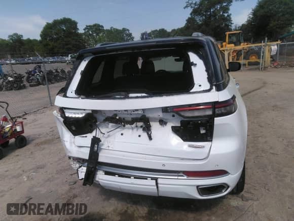 2022 Jeep Grand Cherokee Summit Reserve z VIN 1C4RJHEG8N8588988, wystawiony jako IAAI lot #42059989 z przebiegiem 51 699 mil mil oraz . Historia ofert i sprzedaży dostępna na DreamBid. Obrazek 16.