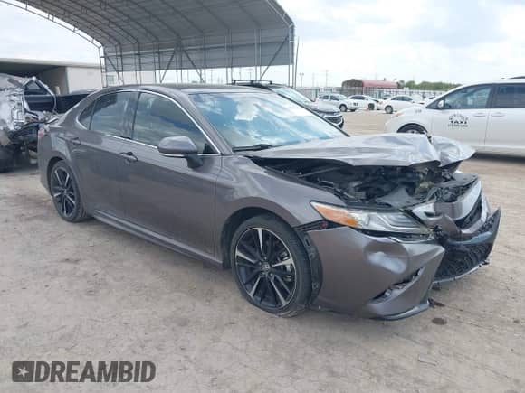 2020 Toyota Camry XSE z VIN 4T1K61AK8LU986917, wystawiony jako IAAI lot #43093102 z przebiegiem 50 424 mil mil oraz . Historia ofert i sprzedaży dostępna na DreamBid. Obrazek 1.