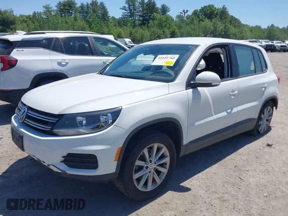 2017 Volkswagen Tiguan S с VIN WVGBV7AX2HK048898, выставлен на аукционе IAAI как лот 42411760 с пробегом 72 578 миль миль и . История ставок и продаж доступна на DreamBid. Изображение 18.