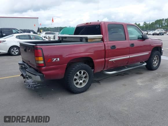 2004 GMC Sierra 1500 SLE z VIN 2GTEK13TX41417048, wystawiony jako IAAI lot #42403447 z przebiegiem 222 760 mil mil oraz . Historia ofert i sprzedaży dostępna na DreamBid. Obrazek 4.