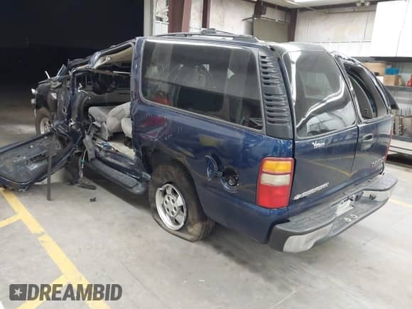 2002 Chevrolet Suburban LT с VIN 3GNEC16Z72G330118, выставлен на аукционе IAAI как лот 42653212 с пробегом 121 130 миль миль и . История ставок и продаж доступна на DreamBid. Изображение 3.