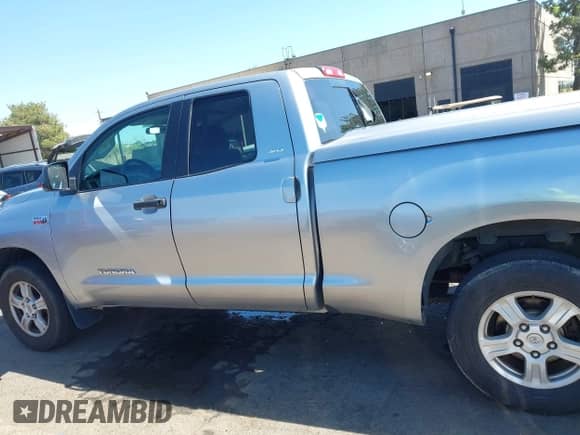 2009 Toyota Tundra SR5 with VIN 5TFBV54189X086379, listed as a IAAI auction lot 42213632 with 157,677 mi miles and . Bid and sale history available at DreamBid. Image 14.