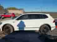 2020 Volkswagen Tiguan SE с VIN 3VV2B7AX4LM174180, выставлен на аукционе IAAI как лот 40579394 с пробегом 75 056 миль миль и . История ставок и продаж доступна на DreamBid. Изображение 14.