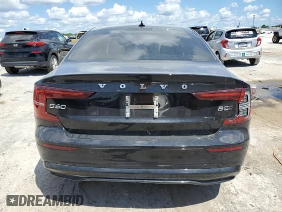 2024 Volvo S60 Plus Dark Theme z VIN 7JRL12TL1RG282747, wystawiony jako Copart lot #70012945 z przebiegiem 48 719 mil mil oraz Szkoda całkowita • Salvage title. Historia ofert i sprzedaży dostępna na DreamBid. Obrazek 6.