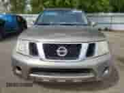 2008 Nissan Pathfinder SE z VIN 5N1AR18B38C605996, wystawiony jako Copart lot #57126655 z przebiegiem 413 908 mil mil oraz Szkoda całkowita • Salvage title. Historia ofert i sprzedaży dostępna na DreamBid. Obrazek 5.
