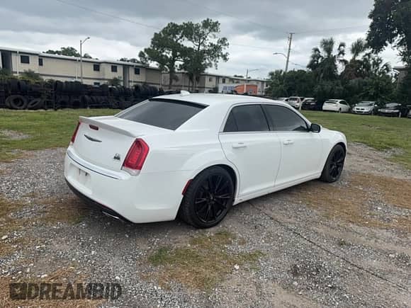 2020 Chrysler 300 Touring с VIN 2C3CCAAG5LH115641, выставлен на аукционе Copart как лот 86598505 с пробегом 140 736 миль миль и Чистый • Clean title. История ставок и продаж доступна на DreamBid. Изображение 4.