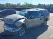 2001 Chevrolet Blazer LT z VIN 1GNCS13W112132307, wystawiony jako IAAI lot #43461551 z przebiegiem 233 455 mil mil oraz . Historia ofert i sprzedaży dostępna na DreamBid. Obrazek 2.