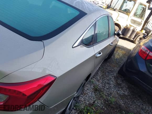 2018 Honda Accord Touring z VIN 1HGCV1F97JA059232, wystawiony jako IAAI lot #43447830 z przebiegiem 39 014 mil mil oraz . Historia ofert i sprzedaży dostępna na DreamBid. Obrazek 4.