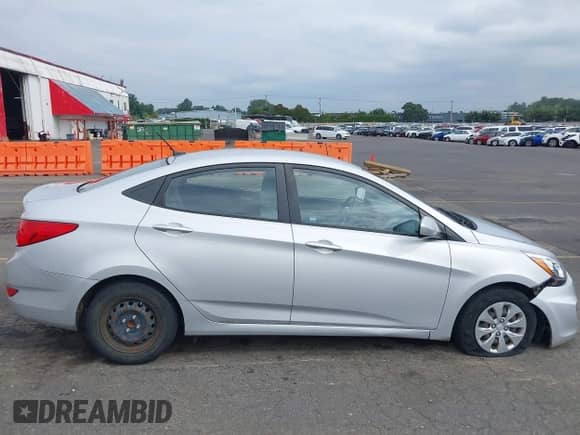 2016 Hyundai Accent SE z VIN KMHCT4AE1GU090523, wystawiony jako IAAI lot #43200158 z przebiegiem 56 415 mil mil oraz . Historia ofert i sprzedaży dostępna na DreamBid. Obrazek 14.