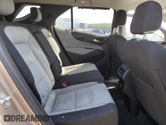 2019 Chevrolet Equinox LS z VIN 2GNAXHEV7K6285042, wystawiony jako Copart lot #68965575 z przebiegiem 120 390 mil mil oraz Czysty tytuł • Clean title. Historia ofert i sprzedaży dostępna na DreamBid. Obrazek 11.