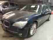 2012 BMW 7 Series 750i xDrive z VIN WBAKC6C58CC397015, wystawiony jako IAAI lot #41283796 z przebiegiem 100 544 mil mil oraz . Historia ofert i sprzedaży dostępna na DreamBid. Obrazek 2.