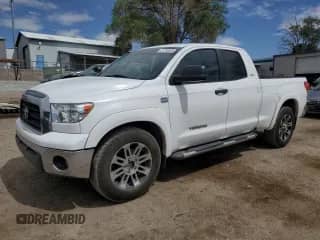 2008 Toyota Tundra с VIN 5TFRT54118X017486, выставлен на аукционе Copart как лот 61788505 с пробегом 313 026 миль миль и Списание • Salvage title. История ставок и продаж доступна на DreamBid. Изображение 1.