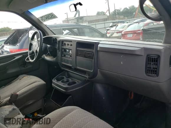 2004 Chevrolet Express Cargo с VIN 1GCGG25V341159668, выставлен на аукционе Copart как лот 65355864 с пробегом Не указан миль и Списание • Salvage title. История ставок и продаж доступна на DreamBid. Изображение 8.