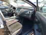 2017 Nissan Murano Platinum с VIN 5N1AZ2MG3HN194689, выставлен на аукционе IAAI как лот 42708307 с пробегом 90 872 миль миль и . История ставок и продаж доступна на DreamBid. Изображение 5.