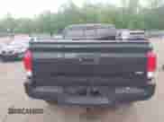 2018 Toyota Tacoma SR5 z VIN 5TFSZ5AN7JX129318, wystawiony jako IAAI lot #42318892 z przebiegiem 78 613 mil mil oraz . Historia ofert i sprzedaży dostępna na DreamBid. Obrazek 16.