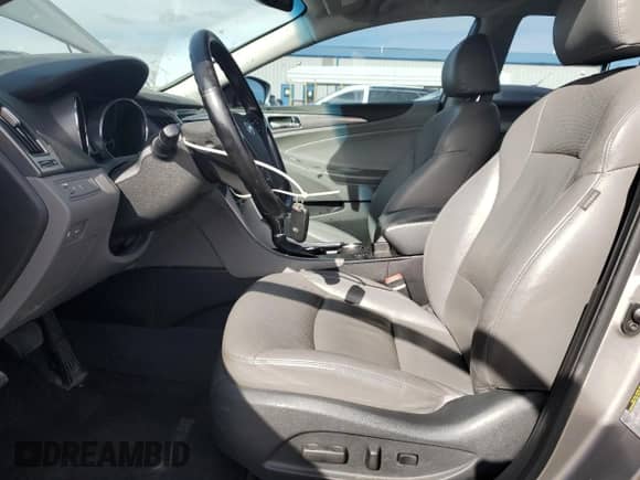 2013 Hyundai Sonata Limited z VIN KMHEC4A4XDA090209, wystawiony jako Copart lot #86869935 z przebiegiem 160 666 mil mil oraz Szkoda całkowita • Salvage title. Historia ofert i sprzedaży dostępna na DreamBid. Obrazek 7.