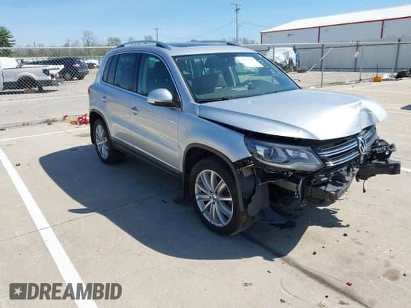 2016 Volkswagen Tiguan S z VIN WVGAV7AXXGW575199, wystawiony jako IAAI lot #42133129 z przebiegiem 95 506 mil mil oraz . Historia ofert i sprzedaży dostępna na DreamBid. Obrazek 1.