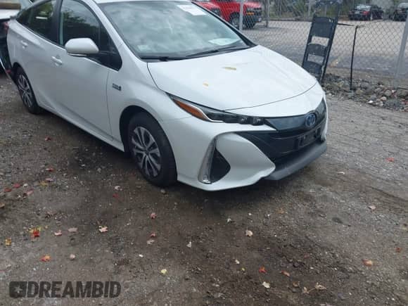 2022 Toyota Prius XLE with VIN JTDKAMFP9N3220440, listed as a IAAI auction lot 43428027 with 34,374 mi miles and . Bid and sale history available at DreamBid. Image 1.