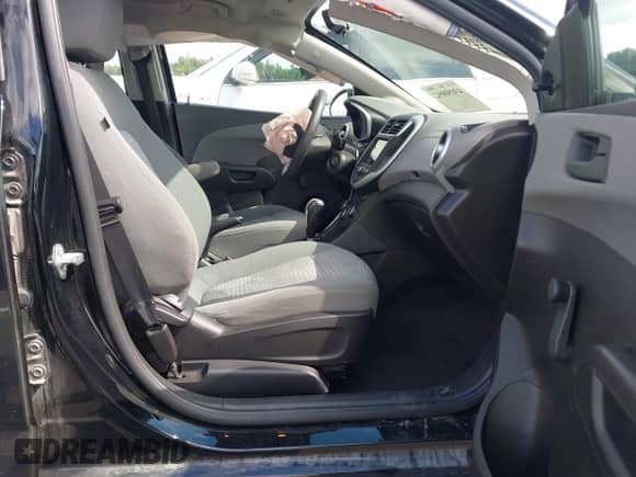 2018 Chevrolet Sonic LS с VIN 1G1JB5SH0J4115652, выставлен на аукционе IAAI как лот 43050052 с пробегом 111 674 миль миль и . История ставок и продаж доступна на DreamBid. Изображение 5.