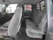 2006 GMC Sierra 1500 SLE1 z VIN 2GTEK19B961301924, wystawiony jako Copart lot #68441915 z przebiegiem 212 314 mil mil oraz Czysty tytuł • Clean title. Historia ofert i sprzedaży dostępna na DreamBid. Obrazek 10.