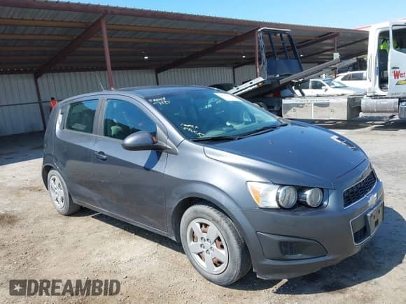 2013 Chevrolet Sonic LS с VIN 1G1JB6SG9D4117157, выставлен на аукционе IAAI как лот 42703451 с пробегом 74 101 миль миль и . История ставок и продаж доступна на DreamBid. Изображение 1.