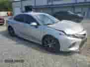 2020 Toyota Camry SE with VIN 4T1G11AK5LU873673, listed as a Copart auction lot 82445535 with 86,477 mi miles and Salvage title. Bid and sale history available at DreamBid. Image 4.