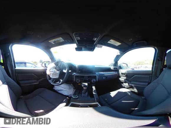 2024 Toyota Tacoma TRD Off Road с VIN 3TMLB5JN2RM081933, выставлен на аукционе IAAI как лот 43173729 с пробегом 10 704 миль миль и . История ставок и продаж доступна на DreamBid. Изображение 18.