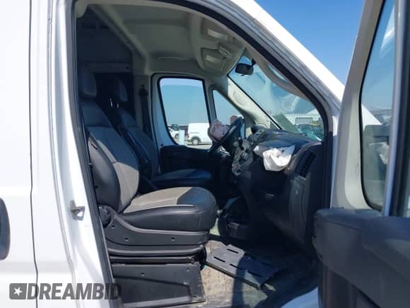 2021 Ram ProMaster Cargo с VIN 3C6LRVDG4ME555433, выставлен на аукционе IAAI как лот 43263620 с пробегом Не указан миль и . История ставок и продаж доступна на DreamBid. Изображение 5.
