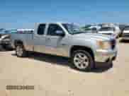 2010 GMC Sierra 1500 SLE z VIN 1GTSCVE0XAZ131634, wystawiony jako Copart lot #65597985 z przebiegiem 112 926 mil mil oraz Szkoda całkowita • Salvage title. Historia ofert i sprzedaży dostępna na DreamBid. Obrazek 4.