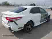 2020 Toyota Camry SE z VIN 4T1G11AK6LU923478, wystawiony jako IAAI lot #43386319 z przebiegiem 58 142 mil mil oraz . Historia ofert i sprzedaży dostępna na DreamBid. Obrazek 4.