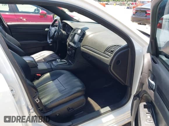 2016 Chrysler 300 S с VIN 2C3CCAGG7GH270382, выставлен на аукционе IAAI как лот 42701338 с пробегом 112 919 миль миль и . История ставок и продаж доступна на DreamBid. Изображение 5.