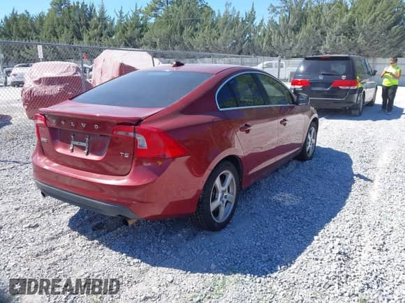 2012 Volvo S60 T5 с VIN YV1622FS2C2046389, выставлен на аукционе IAAI как лот 43458299 с пробегом 128 633 миль миль и . История ставок и продаж доступна на DreamBid. Изображение 4.