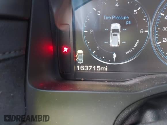 2015 Cadillac Escalade ESV Luxury with VIN 1GYS3SKJ4FR739291, listed as a IAAI auction lot 42334011 with 163,715 mi miles and . Bid and sale history available at DreamBid. Image 15.