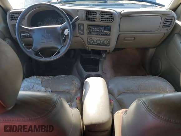 1998 Chevrolet Blazer LS z VIN 1GNCS13W5W2181534, wystawiony jako Copart lot #80191735 z przebiegiem 203 604 mil mil oraz Szkoda całkowita • Salvage title. Historia ofert i sprzedaży dostępna na DreamBid. Obrazek 8.