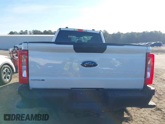 2024 Ford F-250 XL z VIN 1FT7W2BA5REC98978, wystawiony jako IAAI lot #41471776 z przebiegiem Nie podano mil oraz . Historia ofert i sprzedaży dostępna na DreamBid. Obrazek 17.