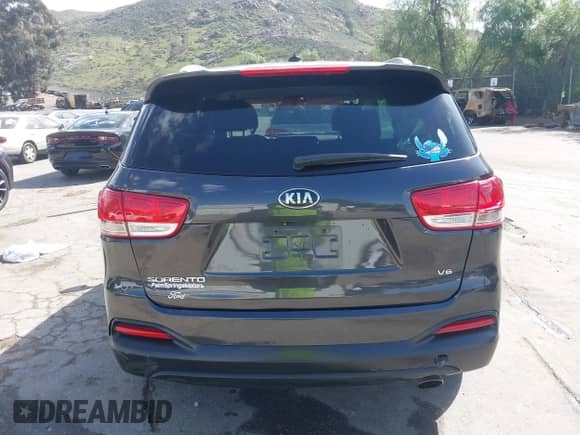 2018 Kia Sorento LX z VIN 5XYPGDA5XJG404284, wystawiony jako IAAI lot #41682070 z przebiegiem 120 411 mil mil oraz . Historia ofert i sprzedaży dostępna na DreamBid. Obrazek 16.