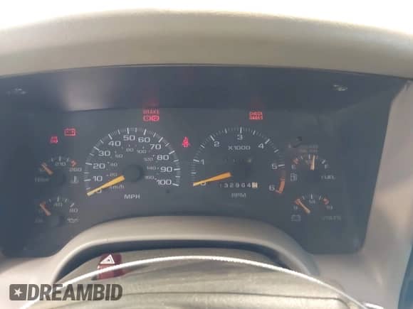 1997 Chevrolet Blazer LS z VIN 1GNDT13W6V2114263, wystawiony jako IAAI lot #43132459 z przebiegiem 132 964 mil mil oraz . Historia ofert i sprzedaży dostępna na DreamBid. Obrazek 7.