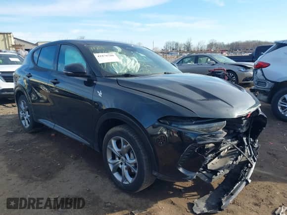 2024 Dodge Hornet R/T z VIN ZACPDFCW9R3A33499, wystawiony jako IAAI lot #41876780 z przebiegiem 31 883 mil mil oraz . Historia ofert i sprzedaży dostępna na DreamBid. Obrazek 1.