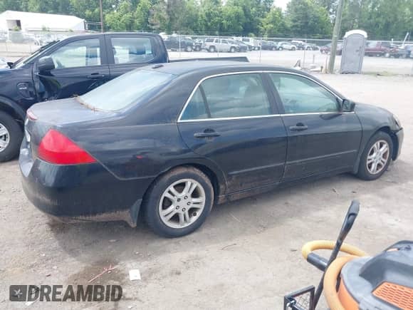2007 Honda Accord EX-L with VIN 1HGCM56887A142484, listed as a IAAI auction lot 42756924 with 190,794 mi miles and . Bid and sale history available at DreamBid. Image 4.