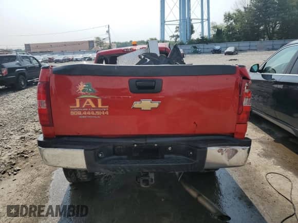 2008 Chevrolet Silverado 2500HD Work Truck z VIN 1GCHK24K48E141091, wystawiony jako Copart lot #67125454 z przebiegiem Nie podano mil oraz Szkoda całkowita • Salvage title. Historia ofert i sprzedaży dostępna na DreamBid. Obrazek 6.