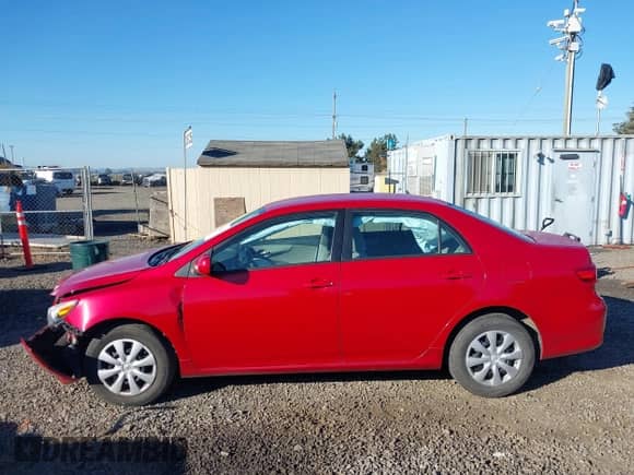 2011 Toyota Corolla S с VIN 2T1BU4EE5BC568441, выставлен на аукционе IAAI как лот 43228259 с пробегом 105 677 миль миль и . История ставок и продаж доступна на DreamBid. Изображение 14.