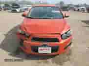 2012 Chevrolet Sonic LT с VIN 1G1JC6SH0C4104155, выставлен на аукционе Copart как лот 80247735 с пробегом 75 444 миль миль и Списание • Salvage title. История ставок и продаж доступна на DreamBid. Изображение 5.