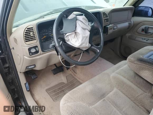1997 Chevrolet Silverado 1500 with VIN 1GCEC14R2VZ207259, listed as a Copart auction lot 67120915 with 193,827 mi miles and Salvage title. Bid and sale history available at DreamBid. Image 8.