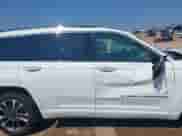 2023 Jeep Grand Cherokee Overland с VIN 1C4RJKDG1P8834135, выставлен на аукционе IAAI как лот 43206624 с пробегом 29 422 миль миль и . История ставок и продаж доступна на DreamBid. Изображение 14.